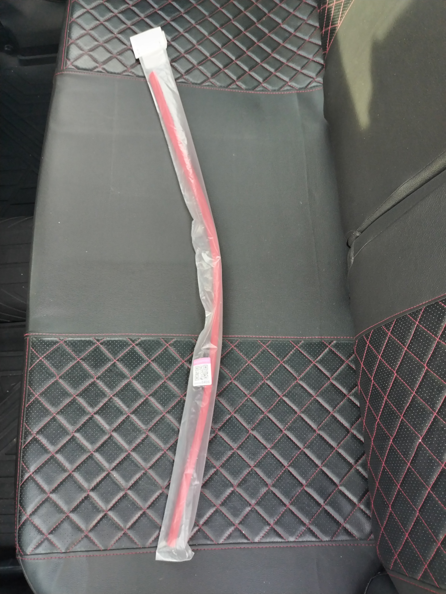 [18]. Красная полоса в бампер — Lada Vesta (1G), 1,6 л, 2020 года ...