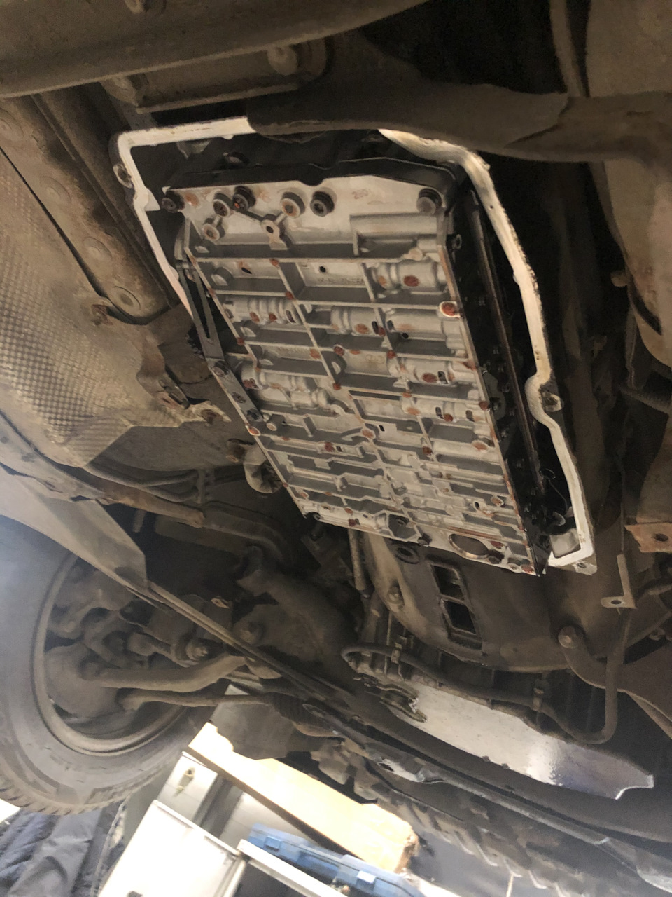 Замена соленоида блокировки гидротрансформатора и масла в акпп ...