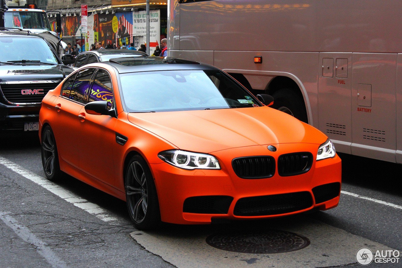 Цвет м 5. BMW m5 f10 Orange. BMW m5 f10 оранжевая. BMW m5 f10 Orange Metallic. BMW m5 f10 2014.