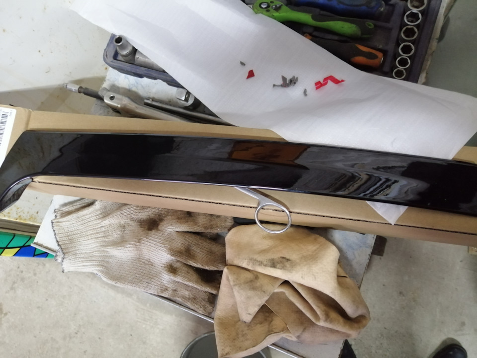 Установка спойлеров на заднее стекло — Volkswagen Touareg (2G), 3 л ...