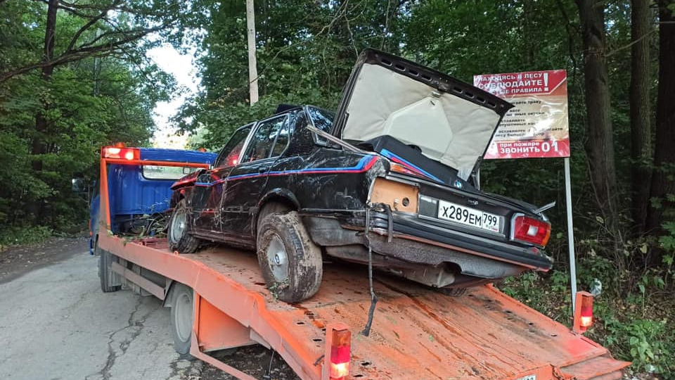 BMW 5 series 533i на синей коже