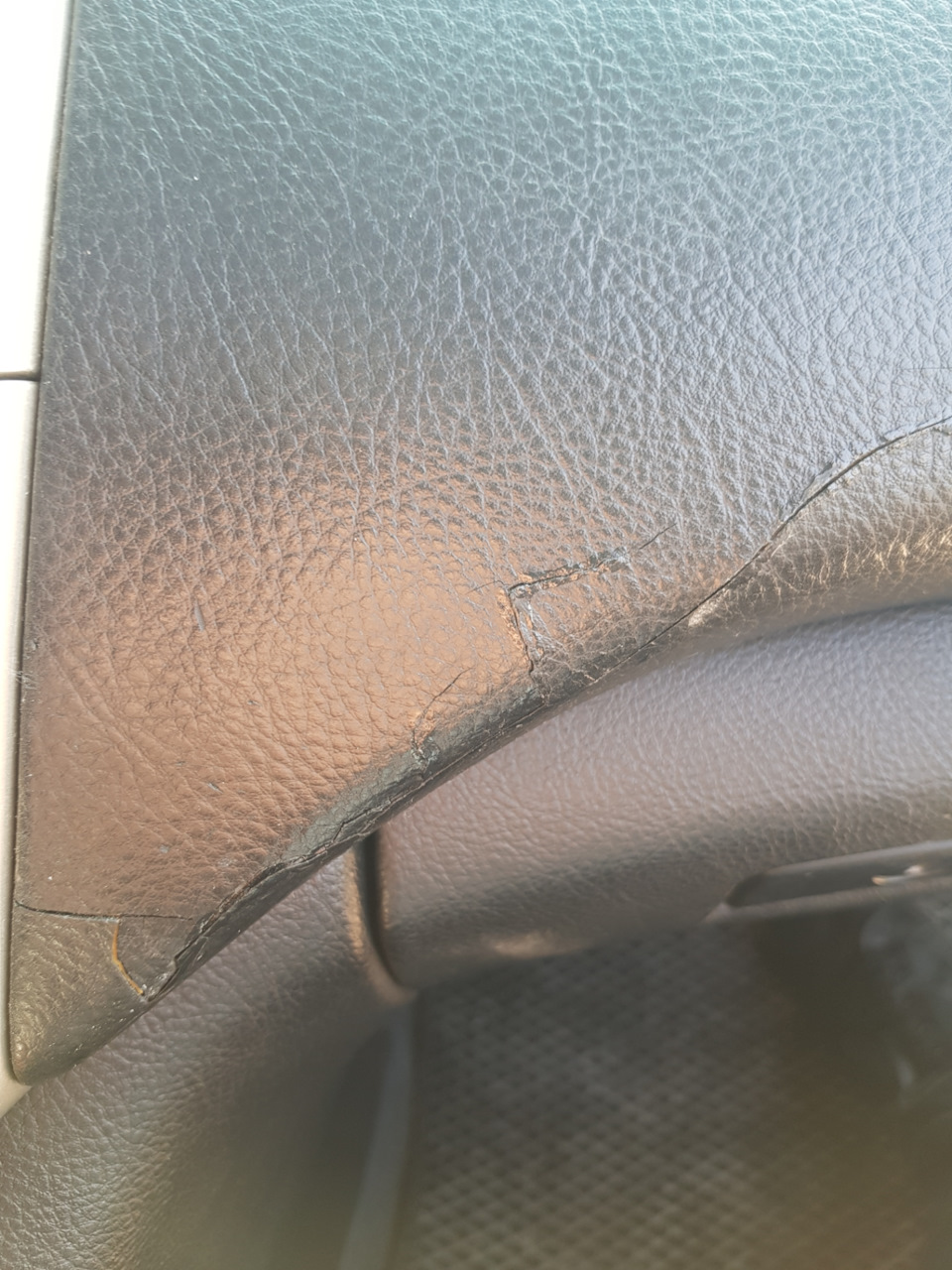 Трещины на торпеде.Кто как ремонтировал ? — Lexus RX (2G), 3 л, 2003 ...