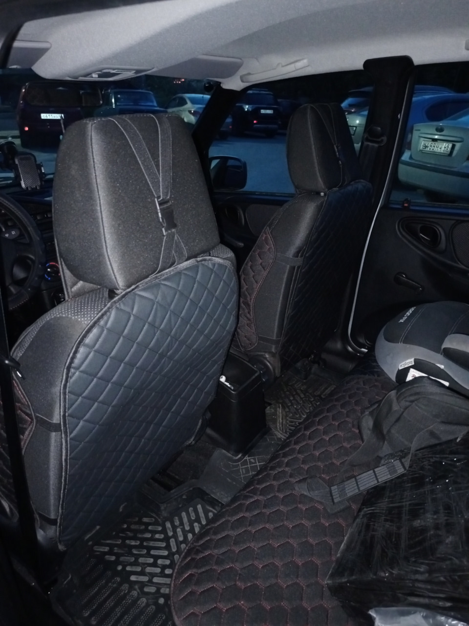 Защитные накидки на спинки задних сидений — Lada Niva Travel, 1,7 л ...