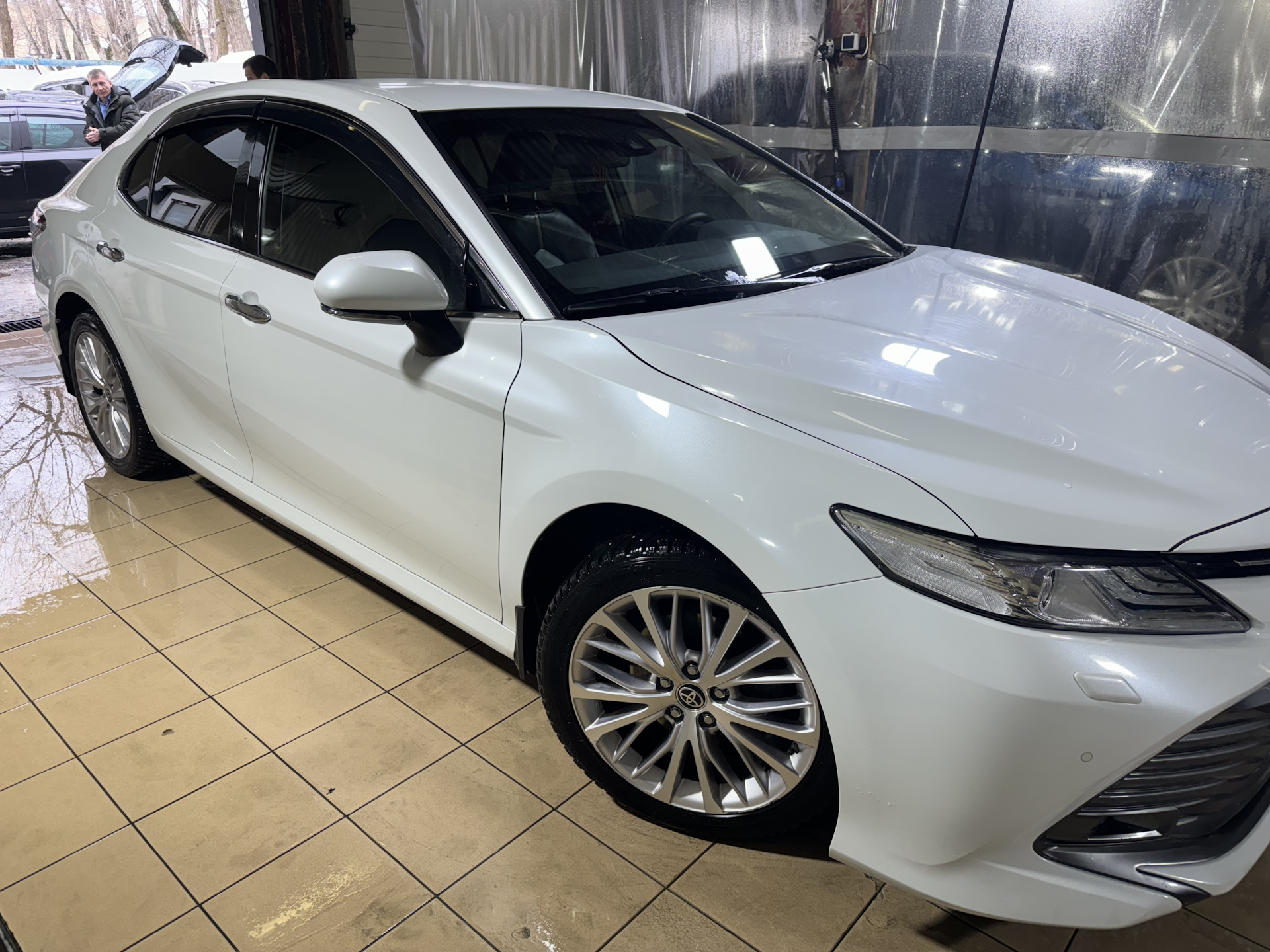 Цвет белый перламутр — Toyota Camry (XV70), 2,5 л, 2020 года | кузовной ...