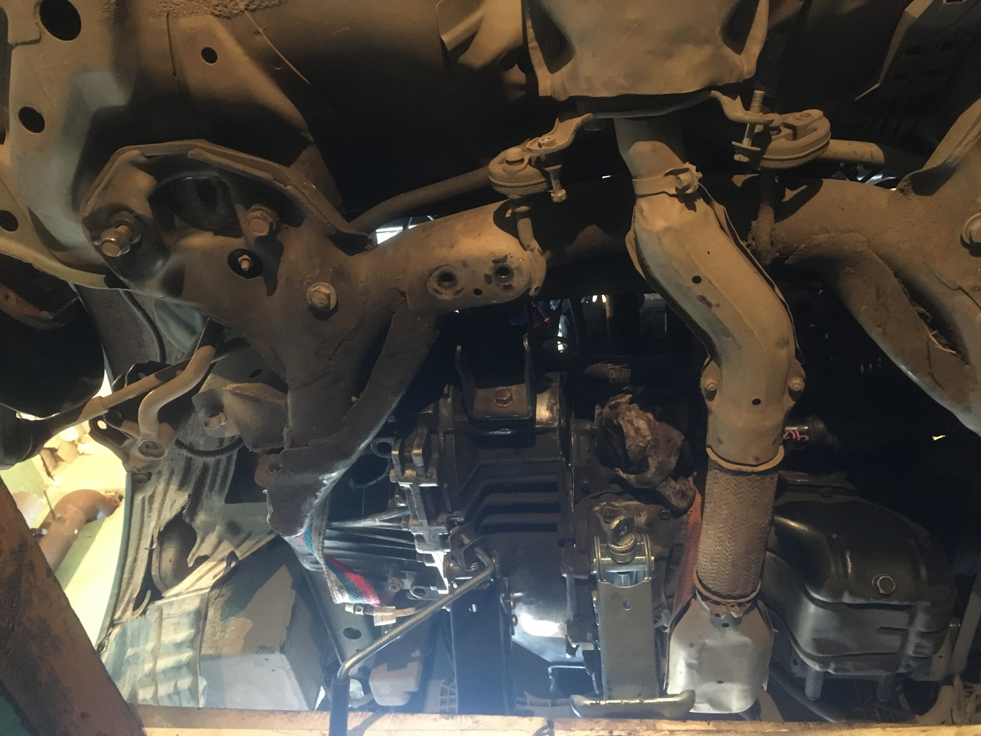 Куда ставить домкрат ниссан тиида - 82 фото