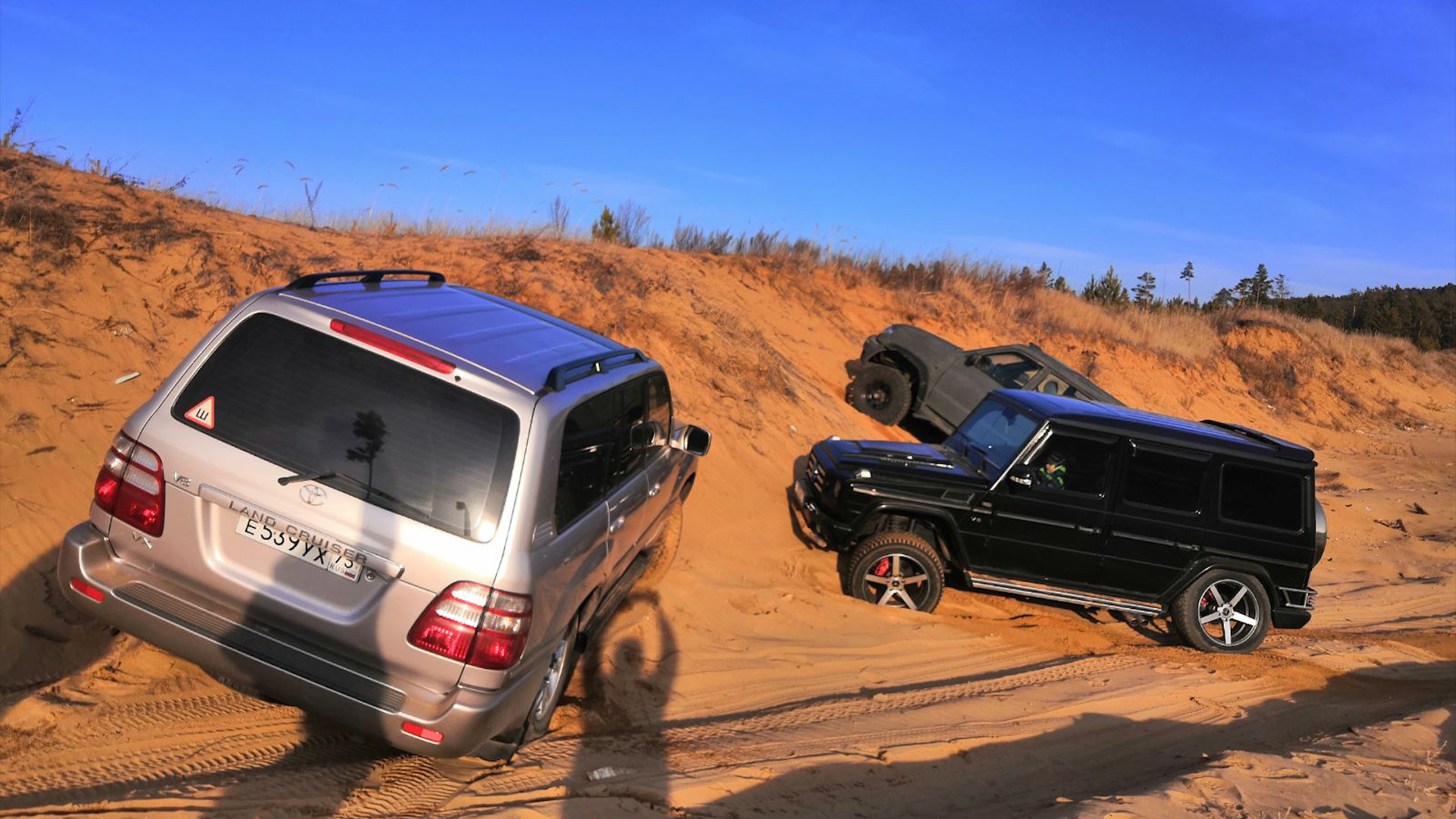 Land rover land cruiser. Toyota land cruiser 300 бронированный. Prescott land for sale. Ленд ровер против нивы. Land against.