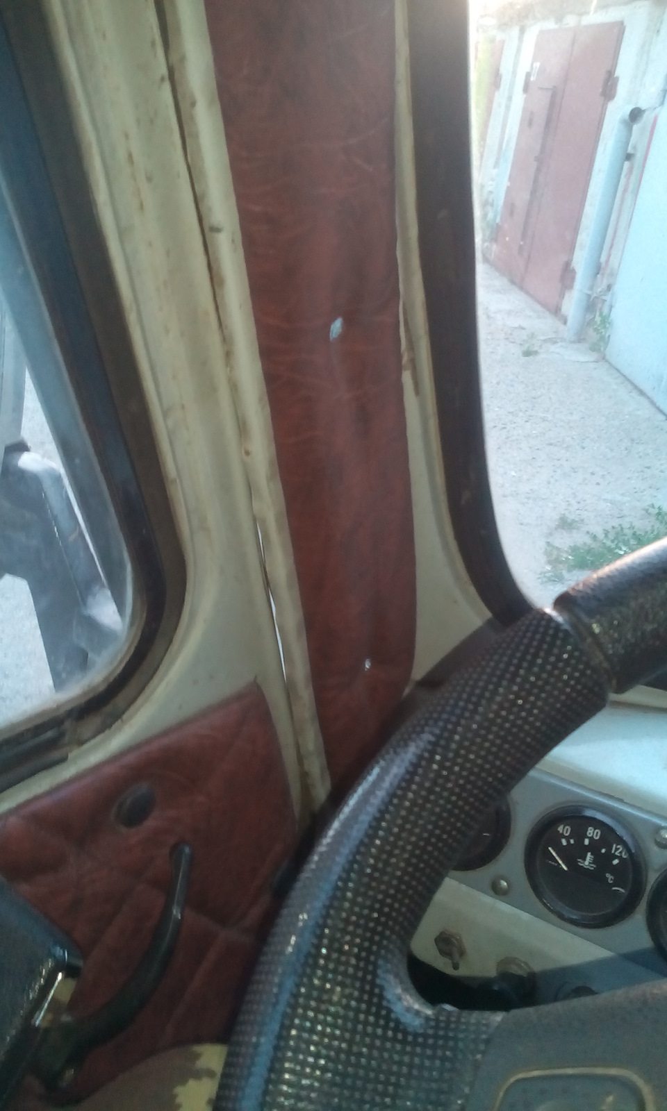 Планки обшивки стоек лобового стекла — УАЗ 3962, 2,7 л, 1996 года ...