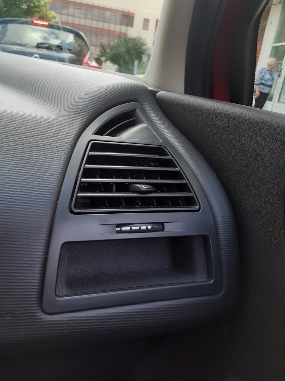 Воздуховоды опель вектра с 2003. Вентканал 500 ппу. Приточка 110 труба а вытяжная 110. Поменять воздуховод. Nissan almera g15 дефлектор воздуховода.