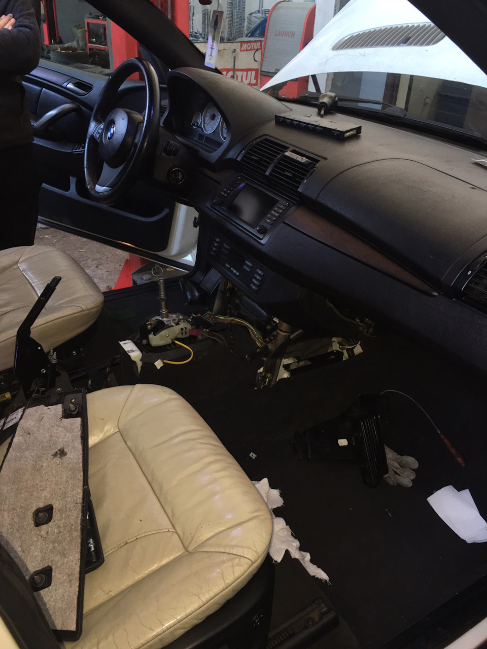 Замена радиатора печки. — BMW X5 (E53), 4,8 л, 2004 года | запчасти ...