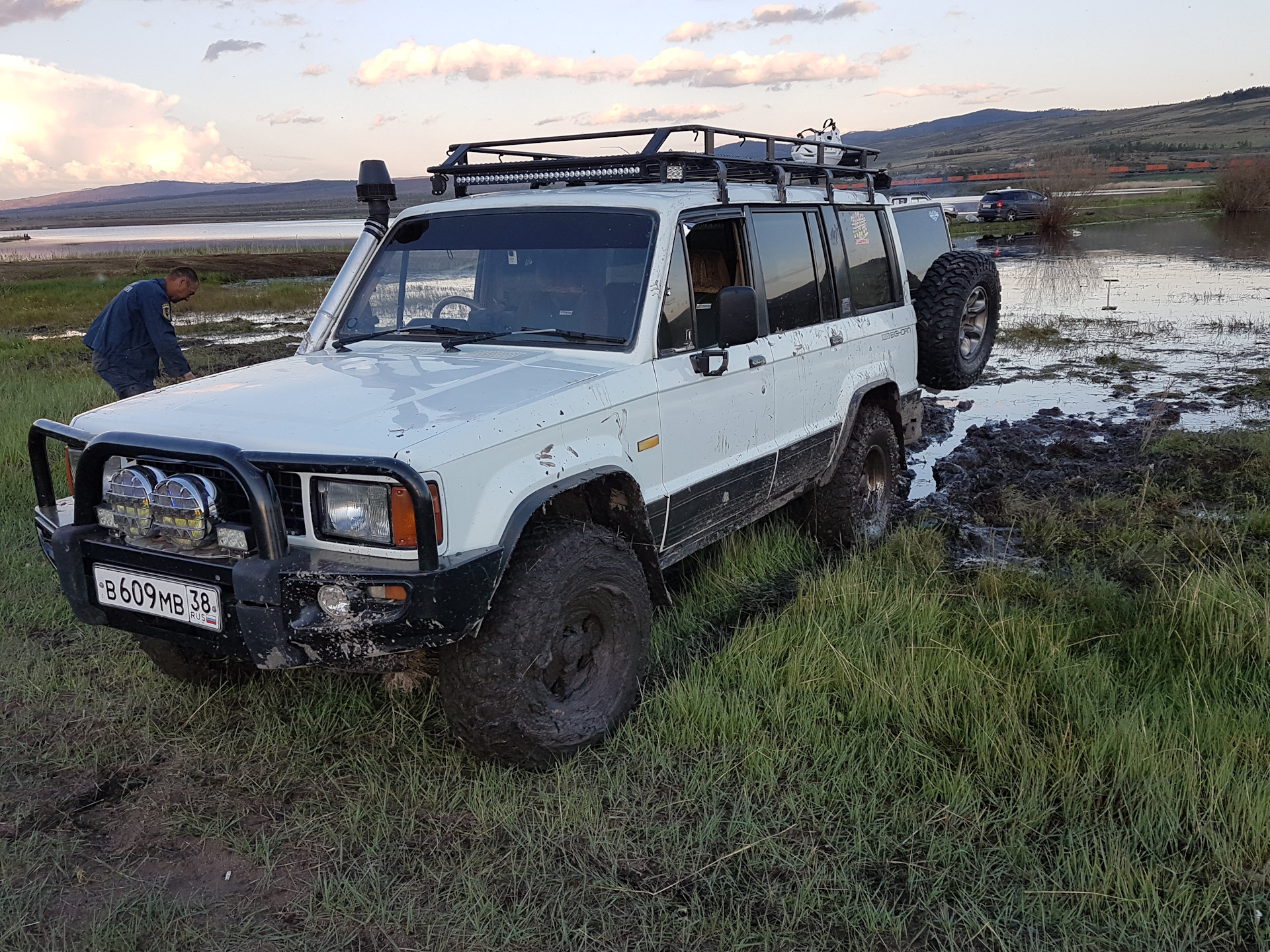 Isuzu bighorn. Оффроад Bighorn Isuzu. Isuzu Bighorn off Road. Isuzu Bighorn 1990. Исузу Бигхорн для бездорожья.