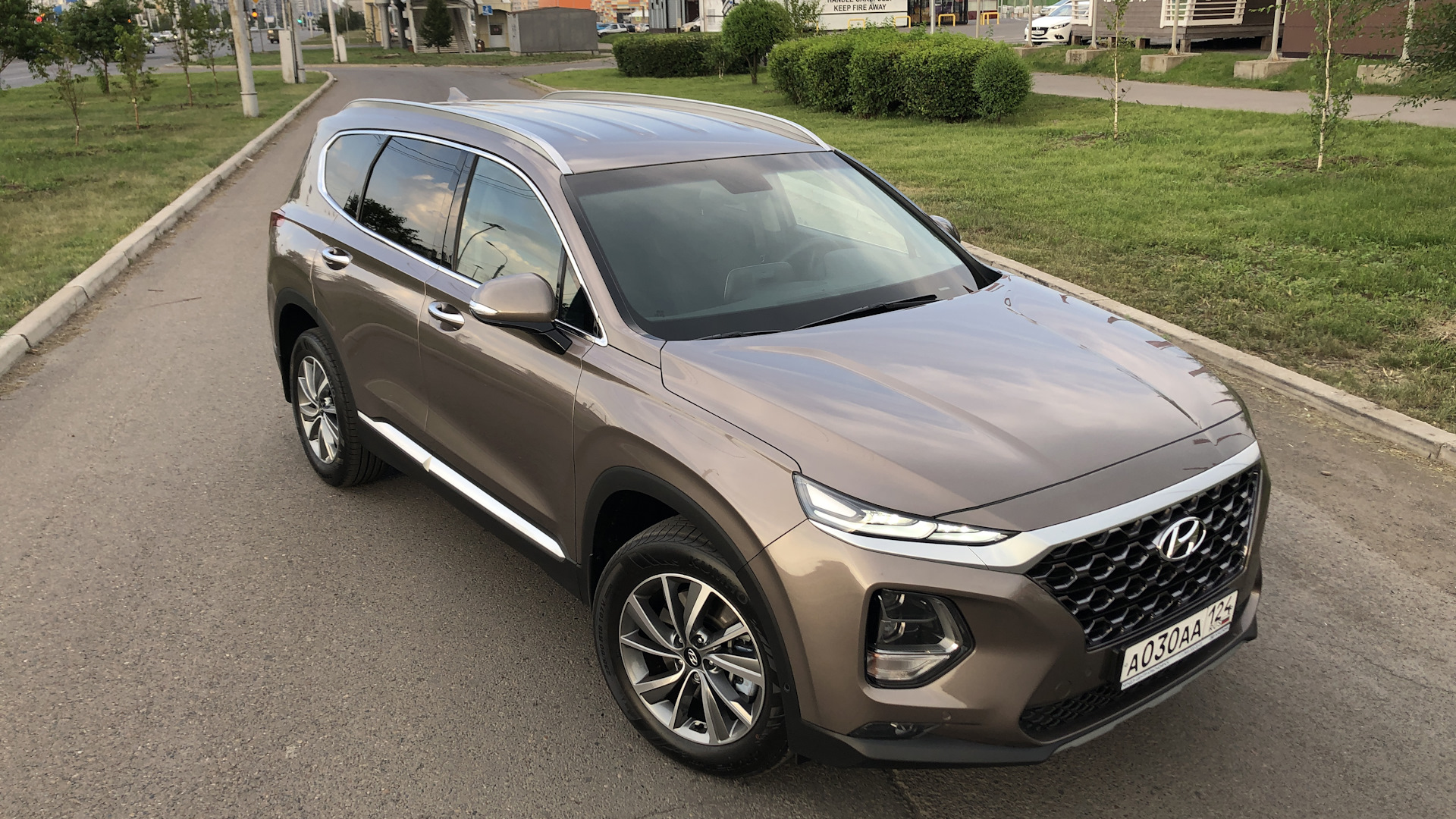 Отзыв santa fe 4. Hyundai Santa Fe 2019 бронза. Hyundai Santa Fe earthy Bronze. Hyundai Santa Fe 2021 металлик. Hyundai Santa Fe бронза 2020.