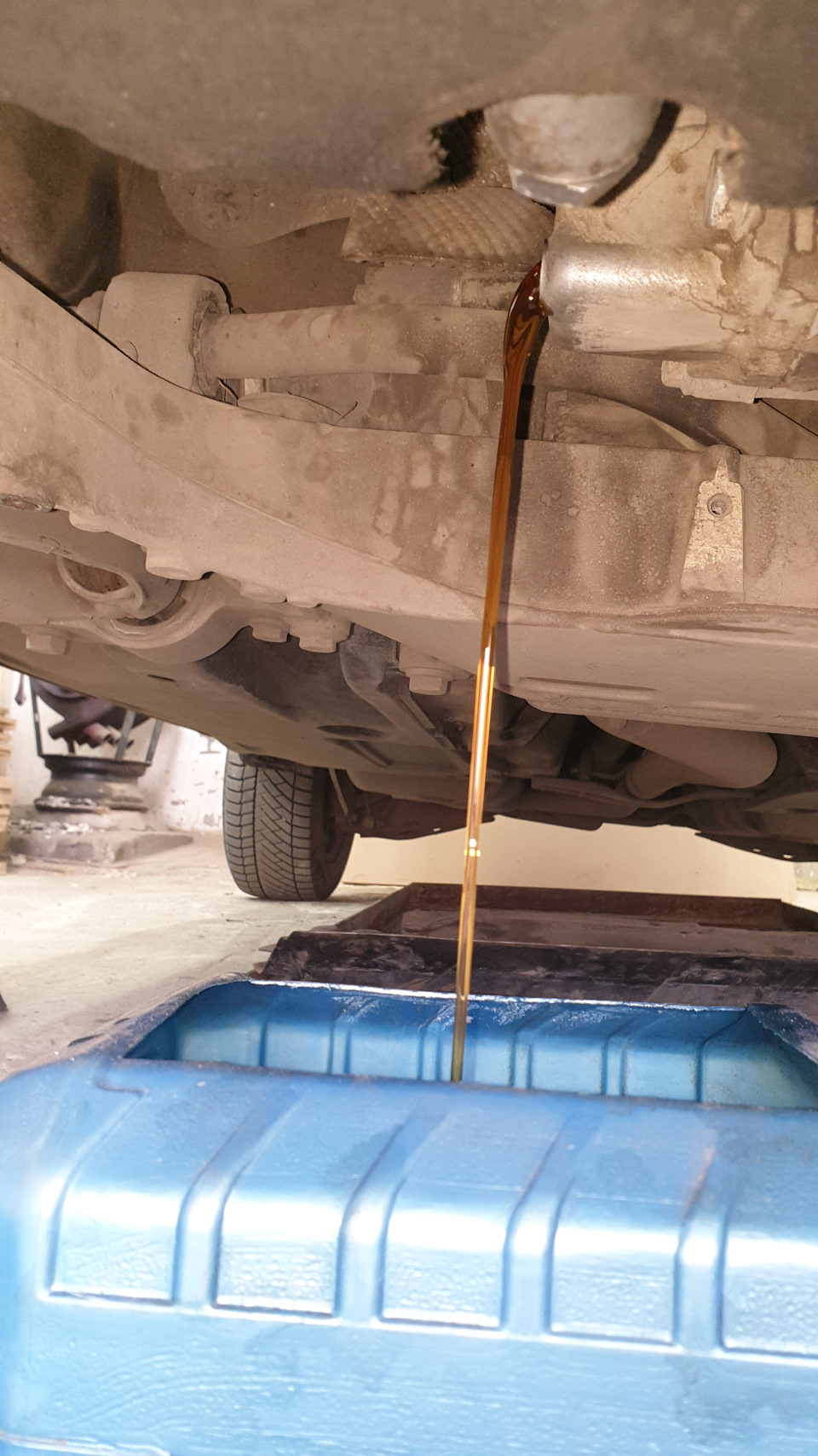 №4.Замена правого сальника переднего редуктора — Volkswagen Tiguan (1G ...