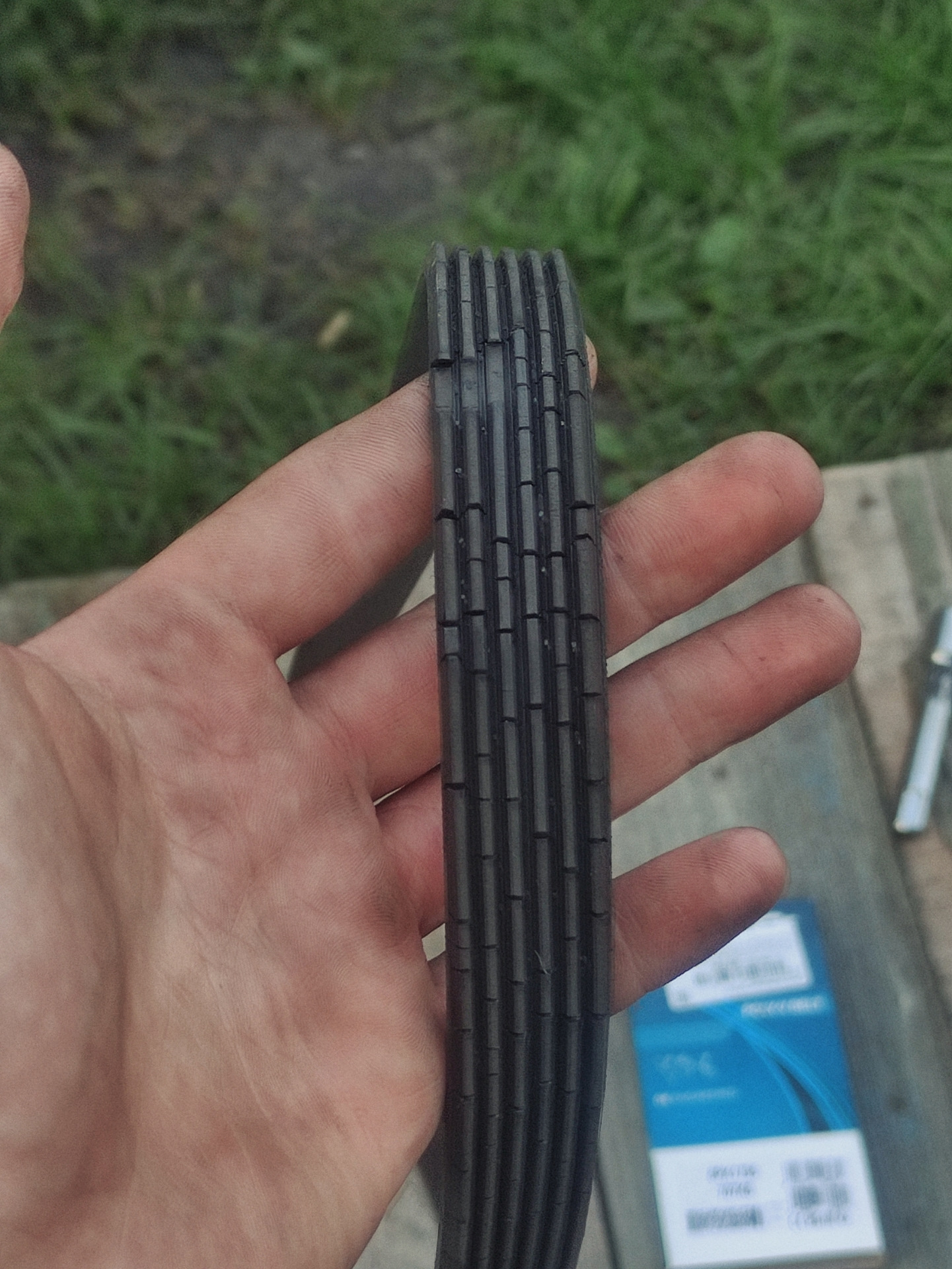 Замена ручейкового ремня (ремня дополнительного оборудования) — Renault ...