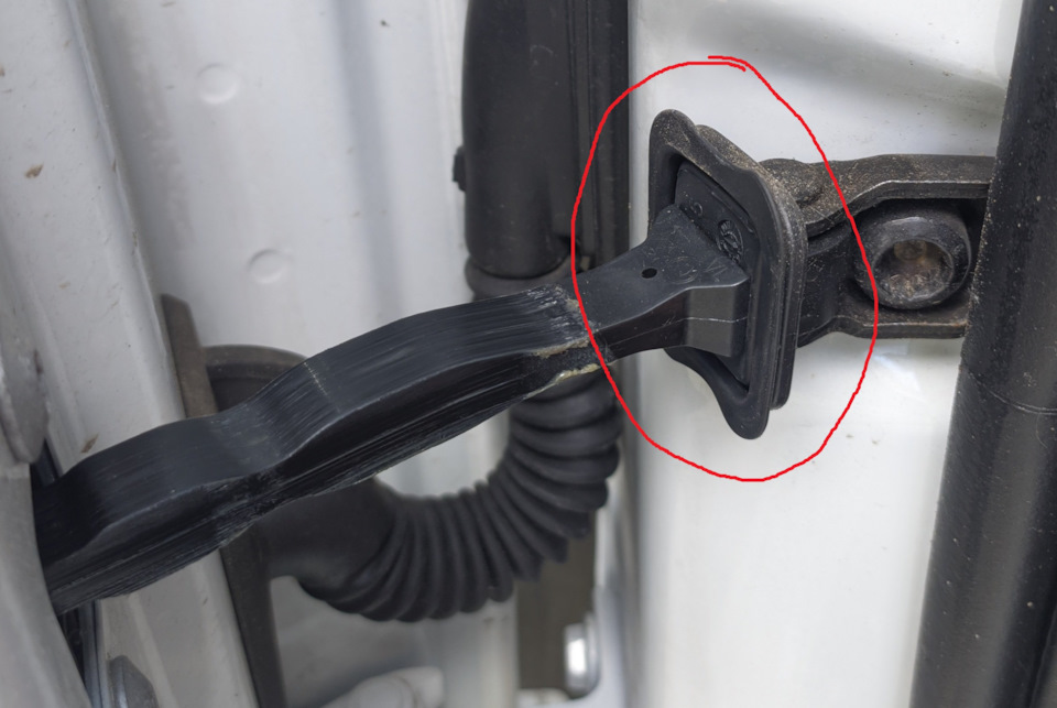 Уплотнитель ограничителя двери. есть артикул? — Skoda Rapid (2G), 1,4 л ...