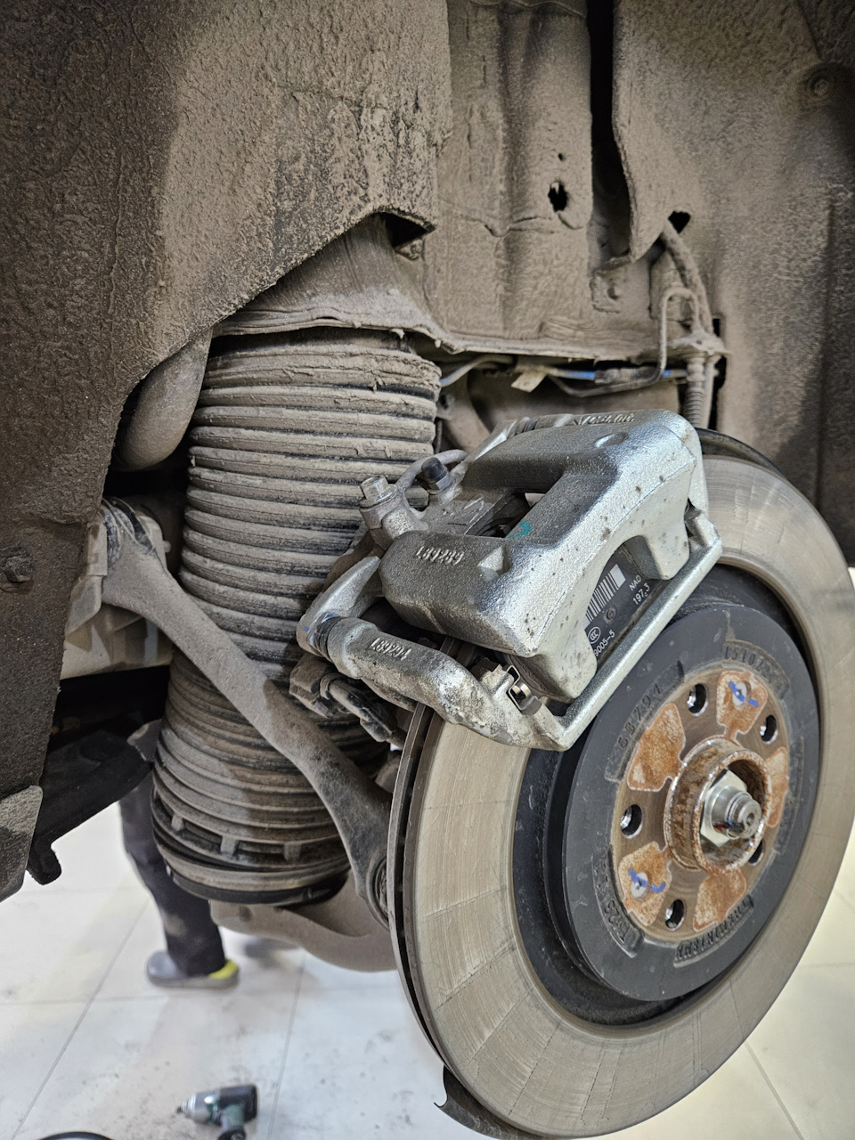 Стук задних амортизаторов. КИТАЙЦЫ не доливают масло! — Voyah Free, 1,5 ...