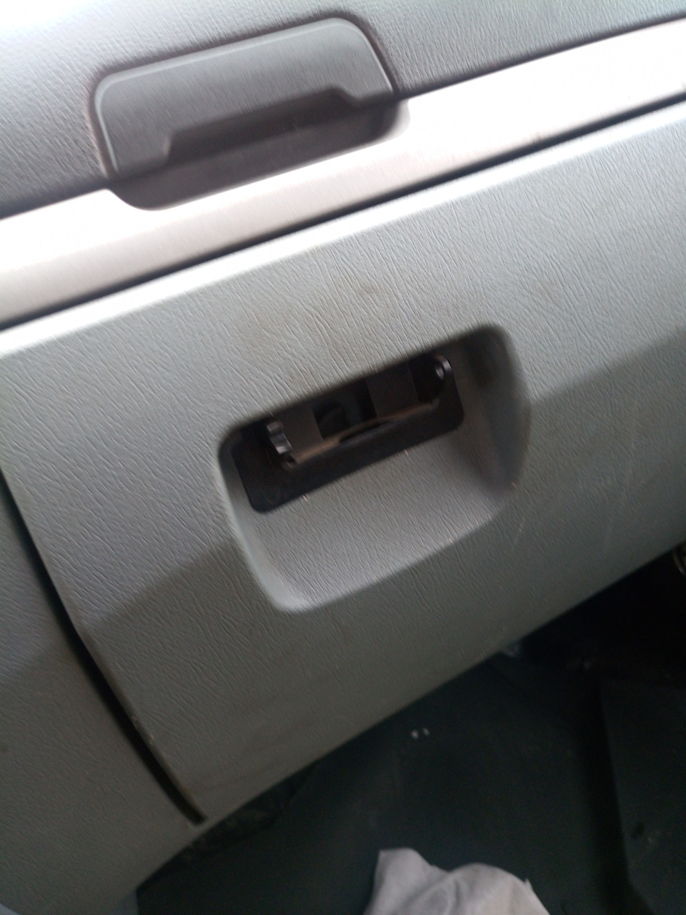 YxAAAgMdSuA 960 Как открыть бардачок на газели