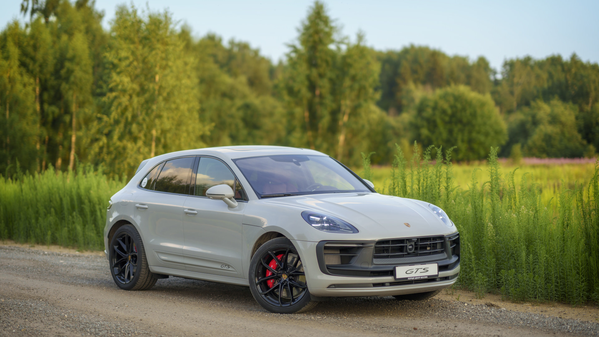 Green Khaki Porsche Macan