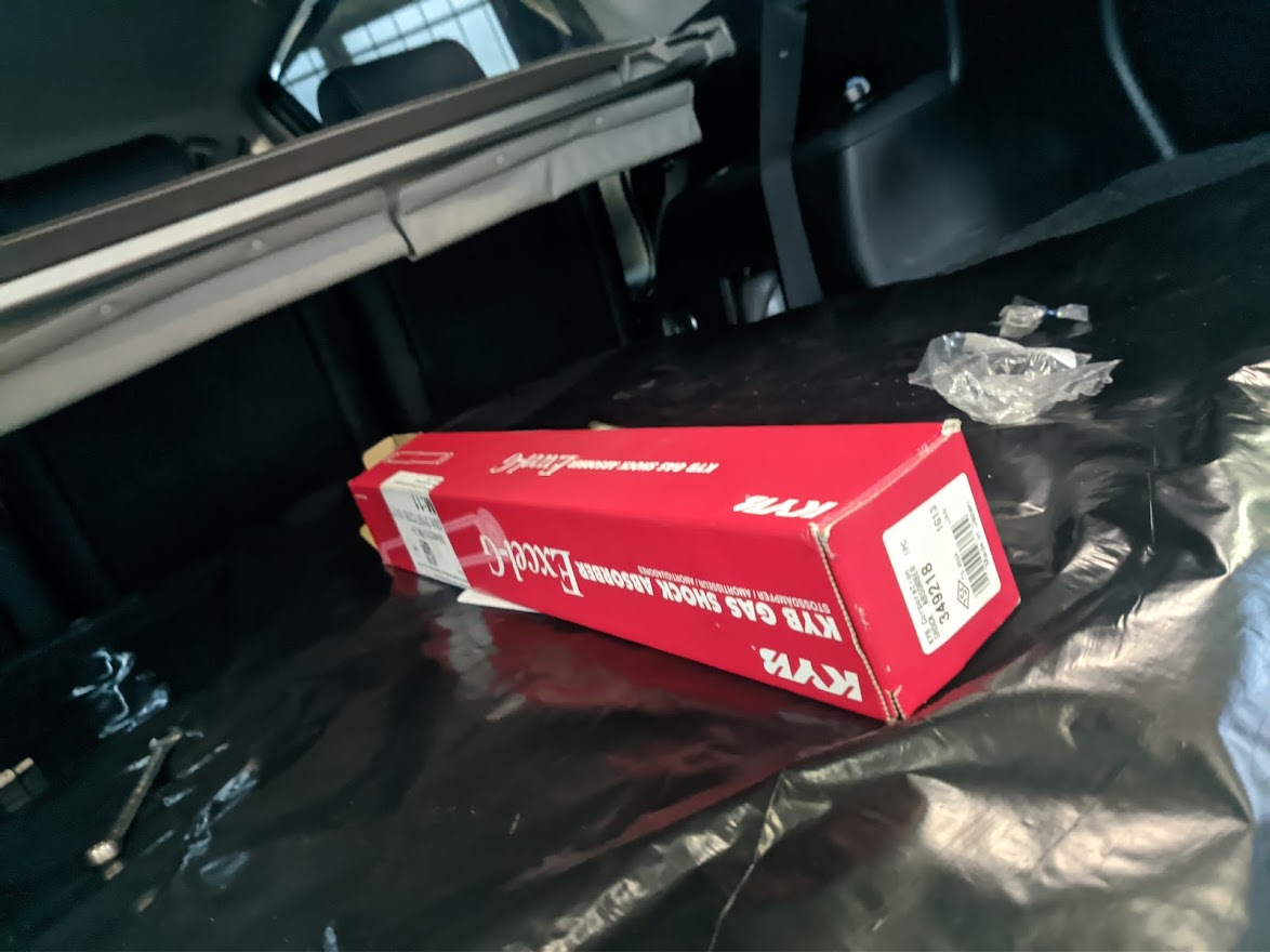 Стук на мелких неровностях. Замена амортизаторов, но виноваты не они ...