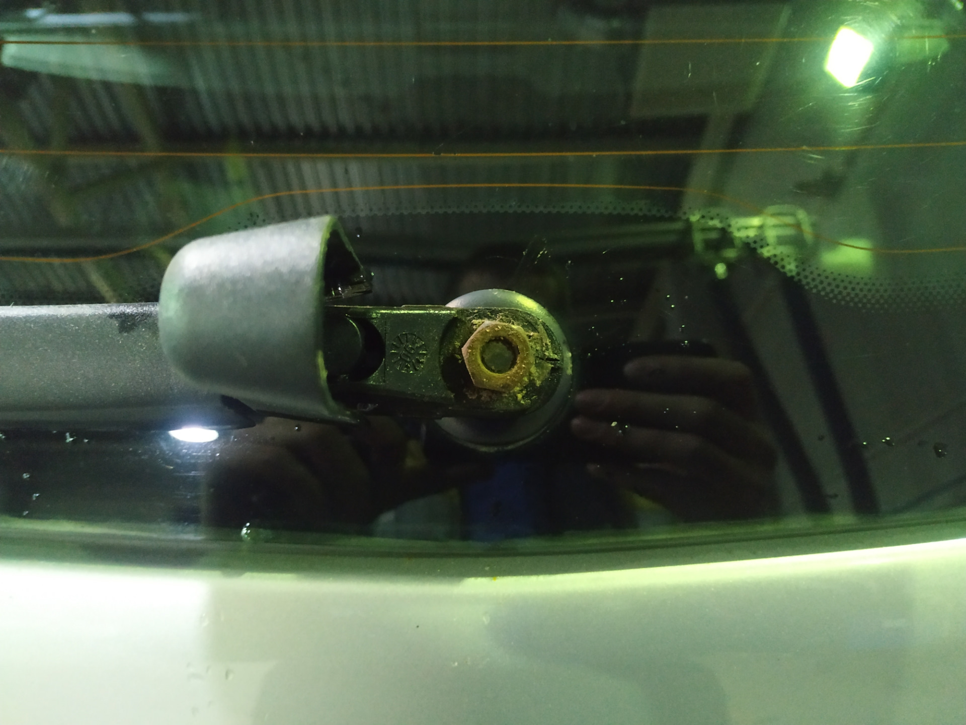 прижимаем задний дворник - KIA Sorento (2G), 2,2 л, 2011 года другое DRIVE2