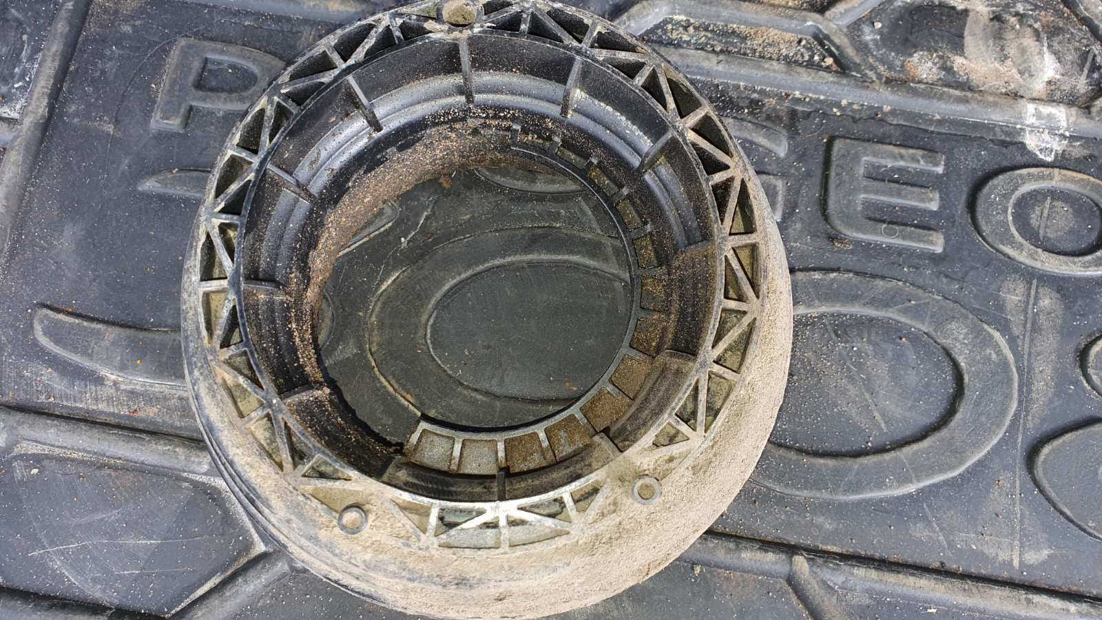 Замена передних рычагов и упорной чашки опоры. — Peugeot 3008 (2G), 2 л ...