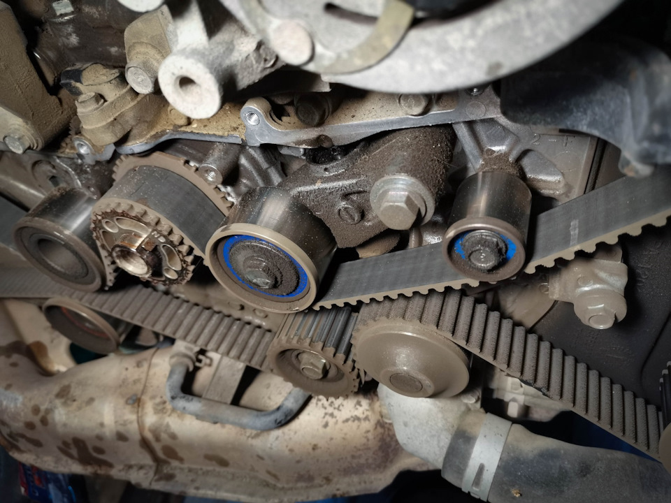 Натяжитель весь запотел — Subaru Forester (SH)