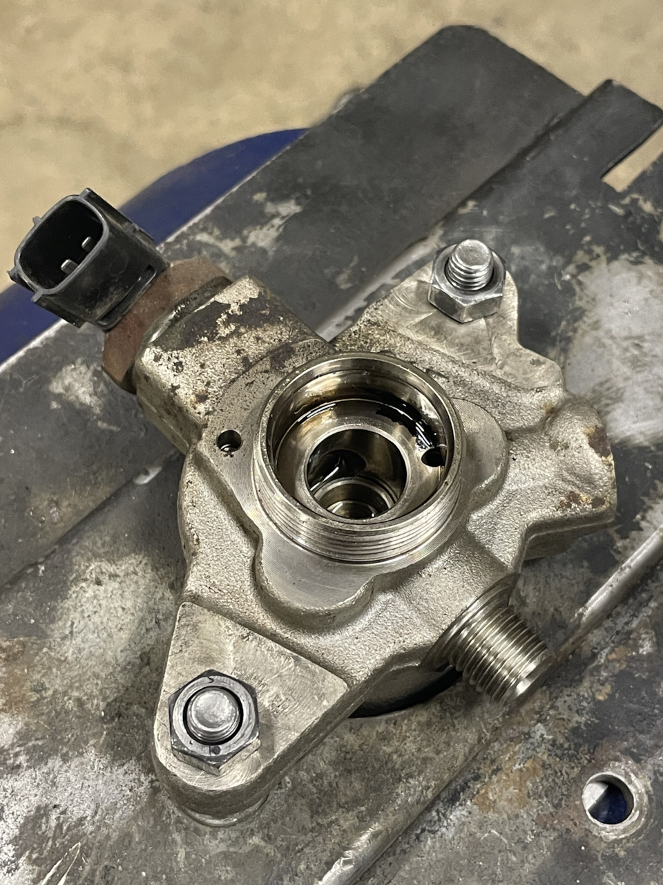 Снова тнвд 👋 Запах бензина в масле — Infiniti M (3G), 5,6 л, 2013 года ...