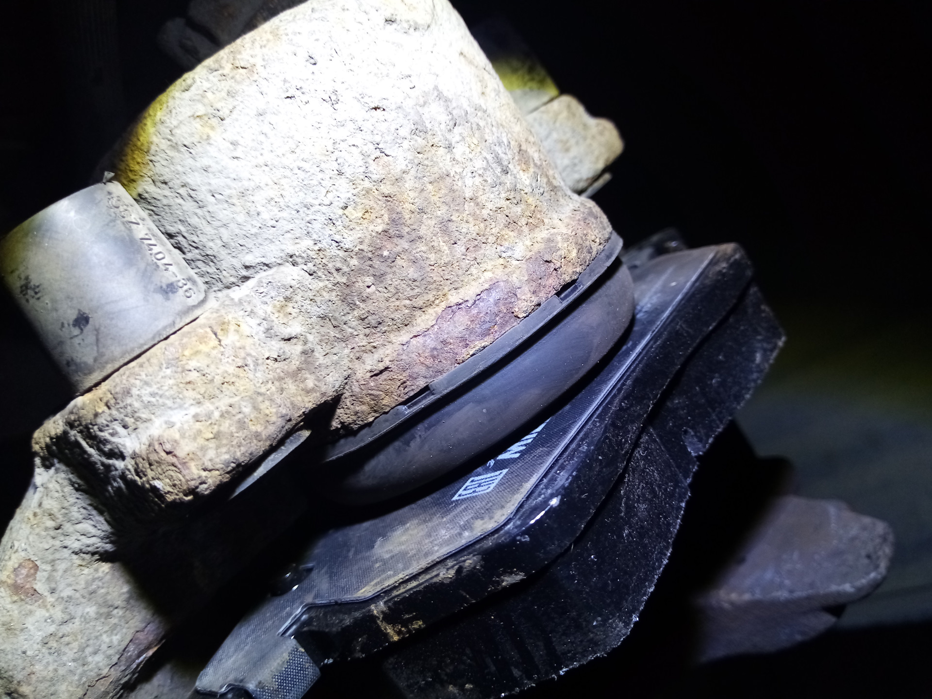 Поменял Сальник поршня суппорта левого и колодки кЕтАй — Volkswagen ...