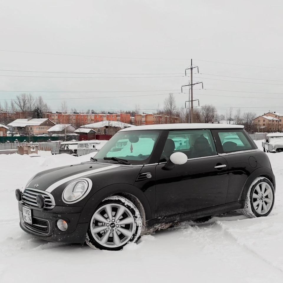 Постановка на учёт с доп фарами, квадратный номер, немного фото. — MINI  Cooper Mk II, 1,6 л, 2011 года | аксессуары | DRIVE2