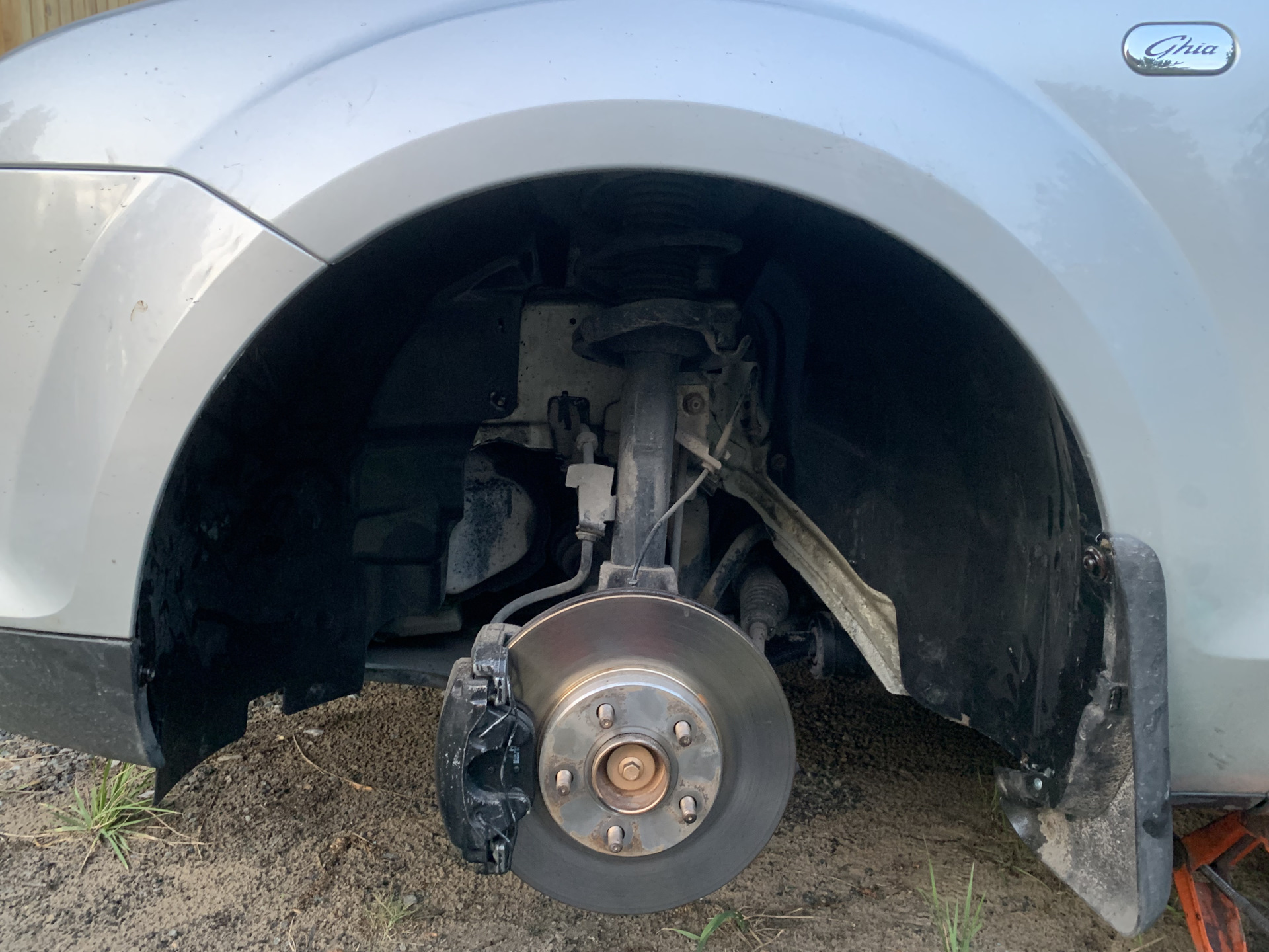 Замена подкрылка. — Ford Focus Sedan II, 1,8 л, 2007 года | своими ...