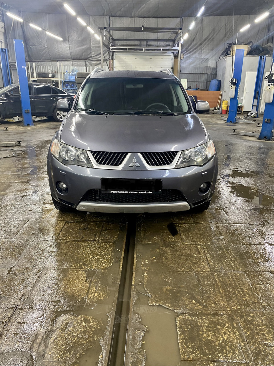 Установил заглушки передних стоек 😈 — Mitsubishi Outlander XL, 3 л ...