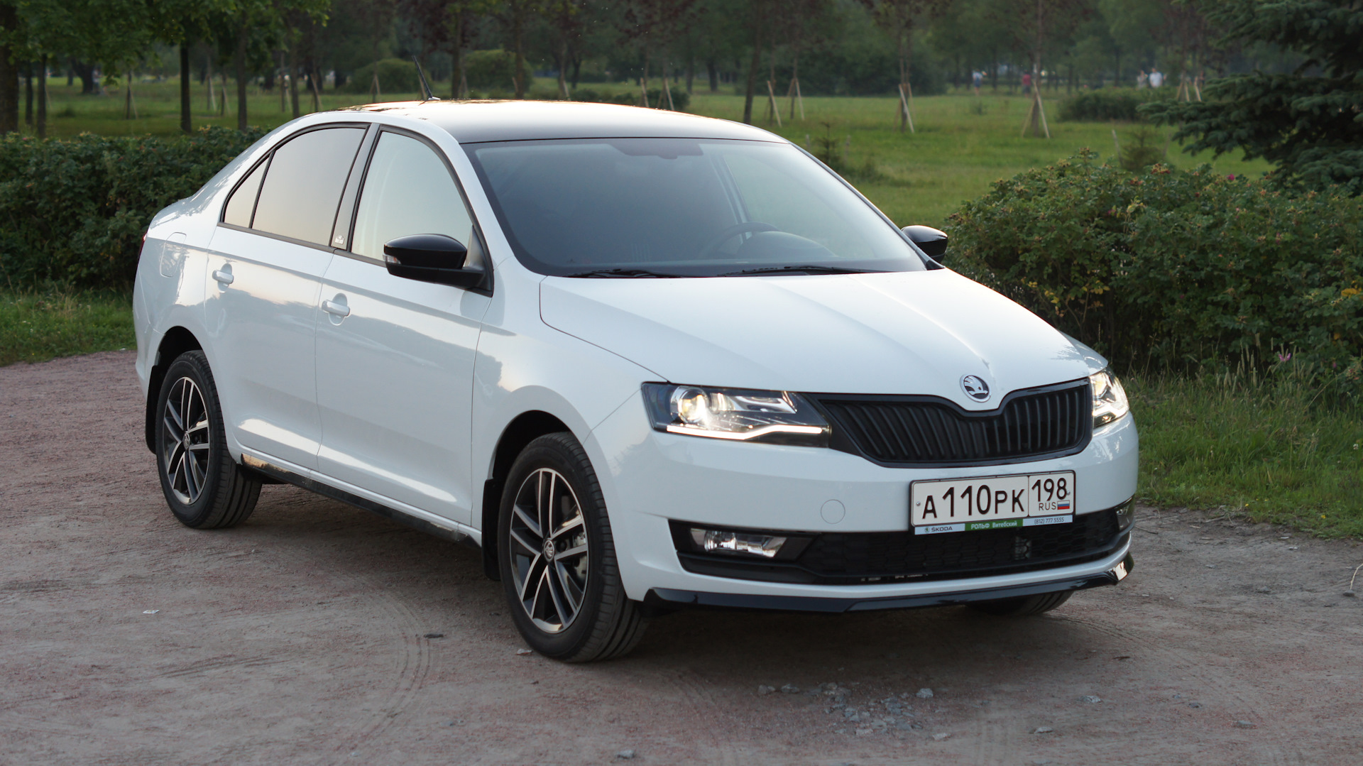 Škoda Rapid Monte Carlo 2018 белая