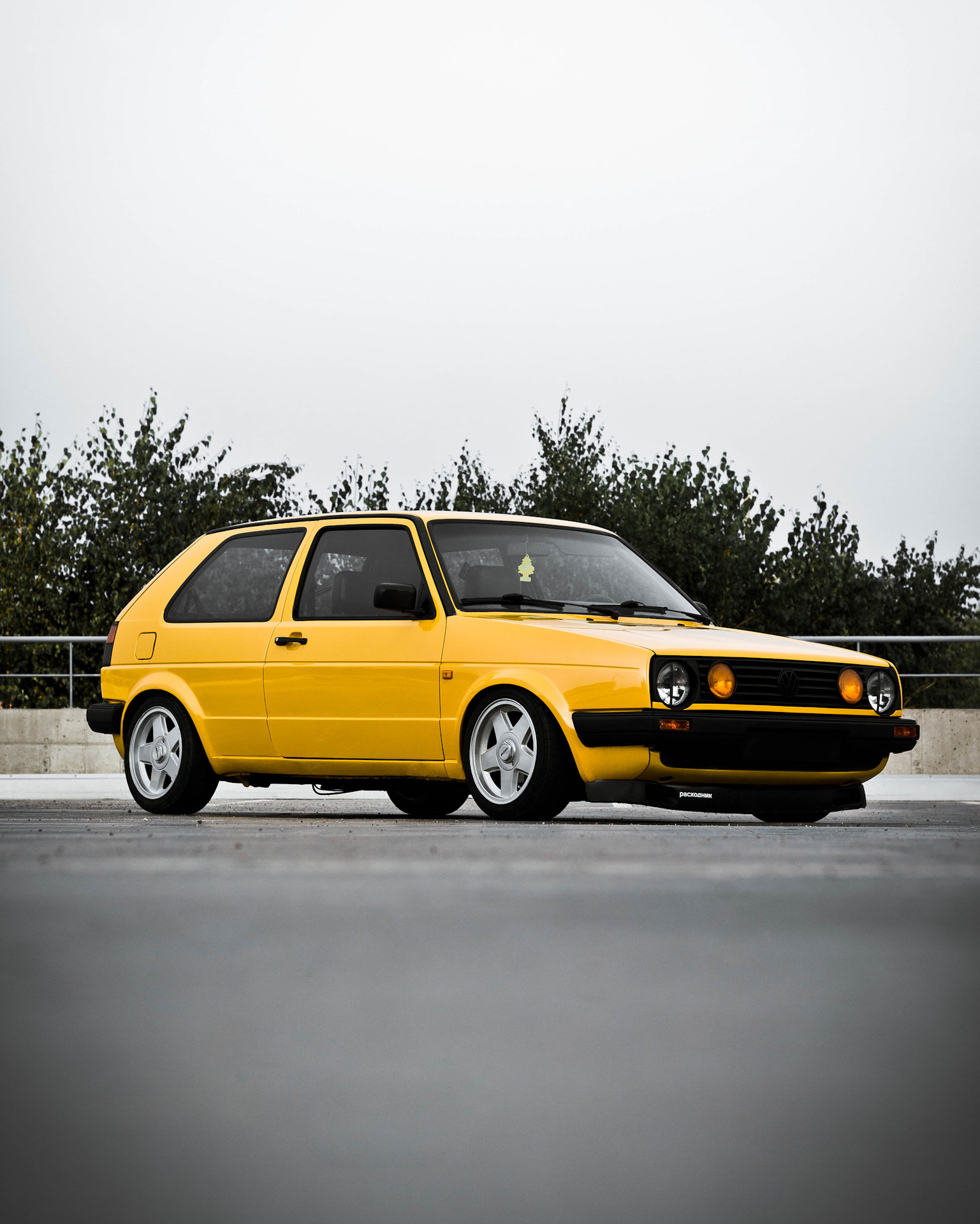 Вторая желтая. Volkswagen Golf 2 Yellow. Golf mk2. Volkswagen Golf mk2 желтый. Фольксваген гольф 2 желтый.