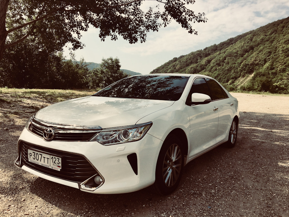 Camry white. Тойота Камри белая. Тойота Камри 123 регион белая. Camry белая. Тойота Камри бункер белого цвета.