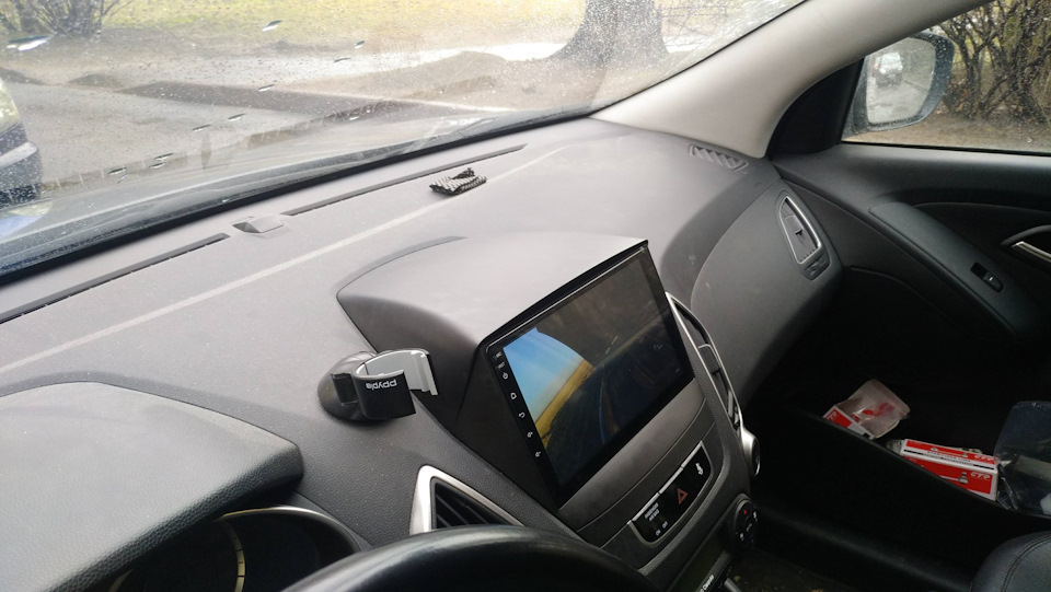 чуть сверху — Hyundai ix35