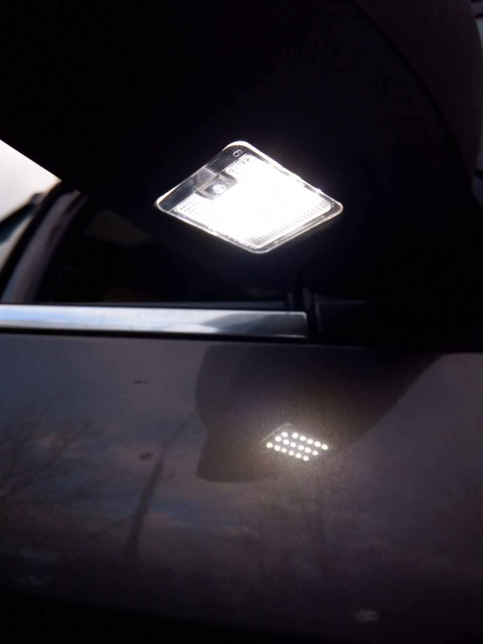 Навелся телефоном на саму лампу — Ford Galaxy (Mk III)