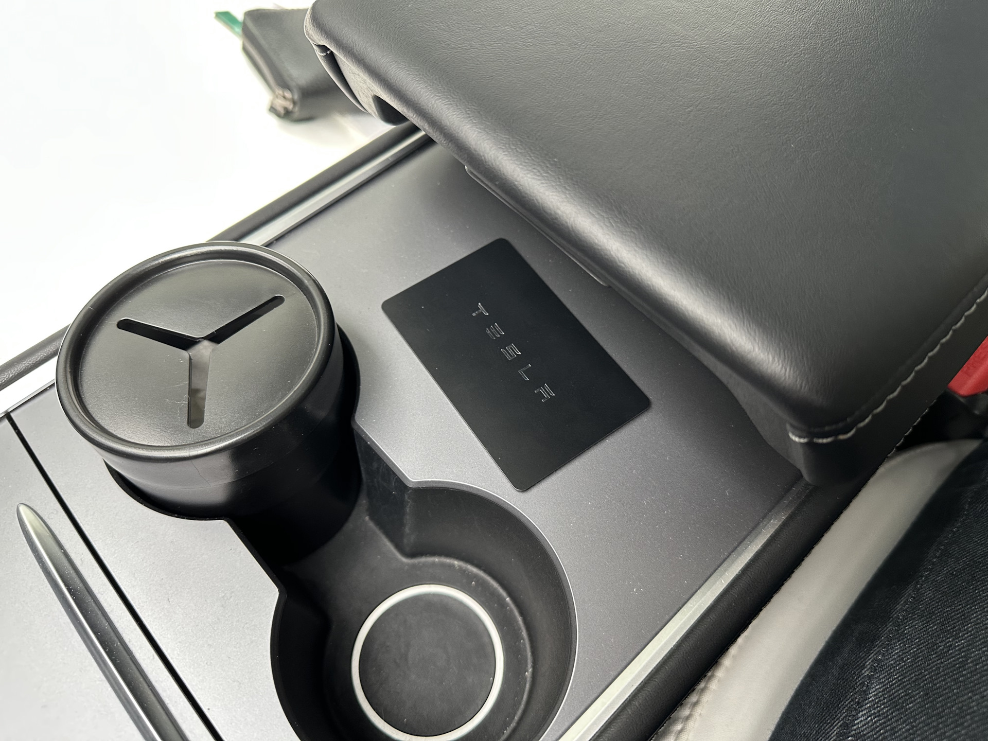 Фото в бортжурнале Tesla Model Y