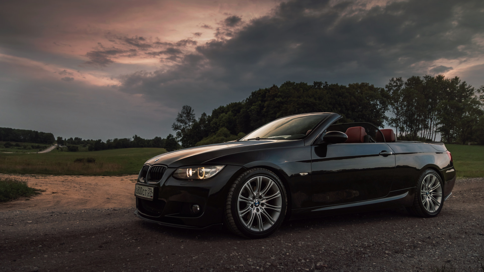 BMW m4 Cabrio в ночном городе