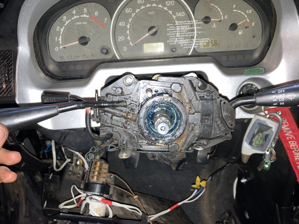 Заезженная проблема)При включении поворотника выключается ближний ...