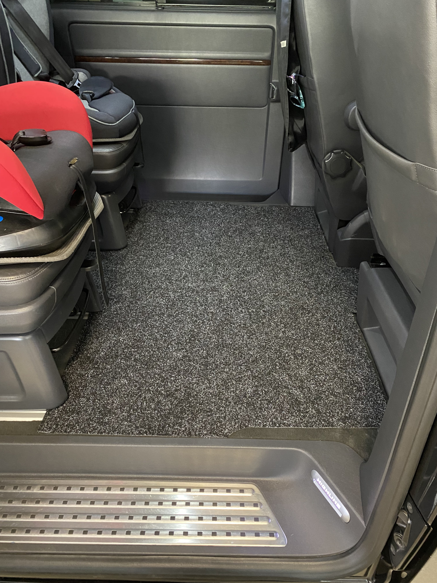 Ковровый рай за 1500руб! — Volkswagen Multivan (T5), 2 л, 2012 года ...