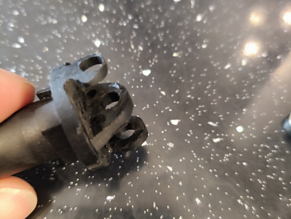 Вот так вырезаем места под подшипники. — Lada Vesta SW Cross (1G)