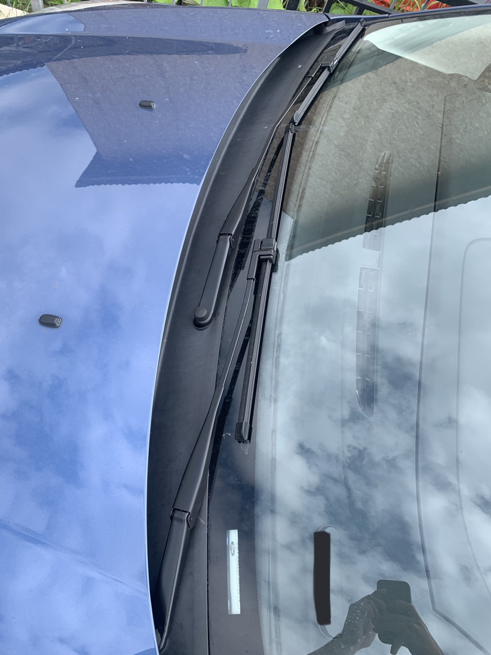 Покраска поводков дворников — Ford Focus II Hatchback, 1,8 л, 2008 года ...