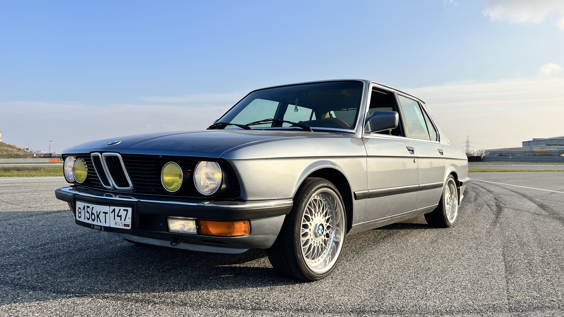 BMW 5 series (E28) 2.0 бензиновый 1983 | Носатая Бестия на DRIVE2