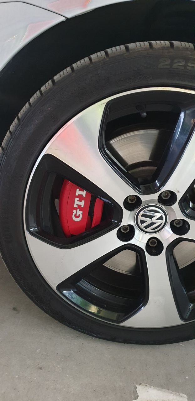 Performance Package: красные суппорта GTI — Volkswagen Golf GTI Mk7, 2 ...