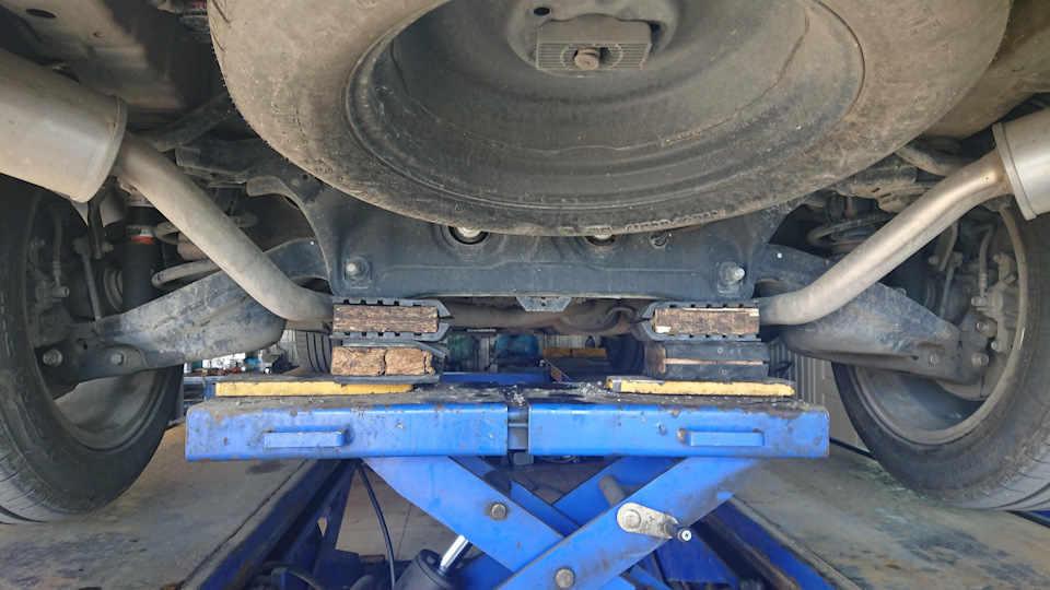 Замена задних регулируемых амортизаторов — Acura ZDX, 3,7 л, 2010 года ...