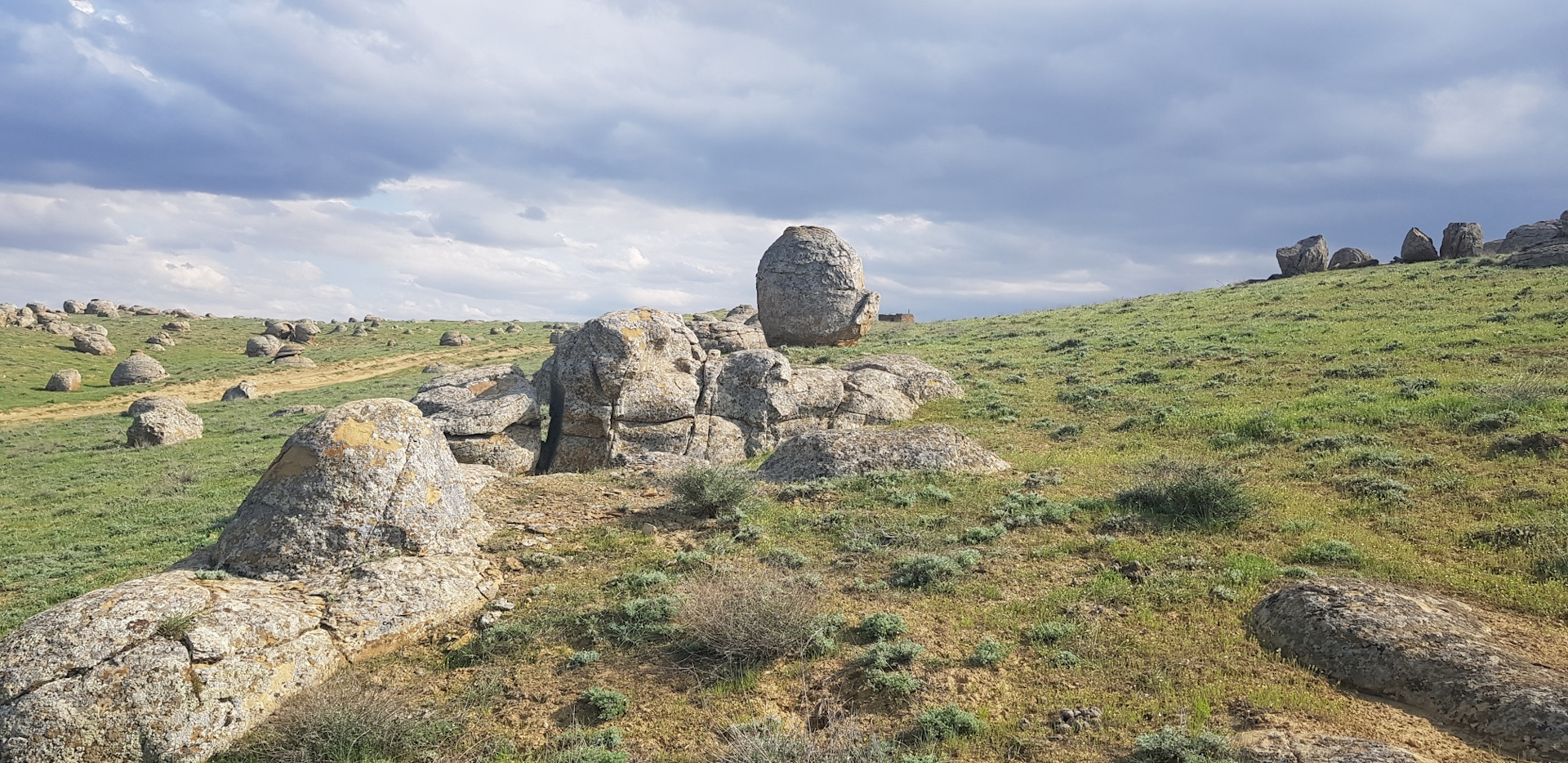 камни казахстана