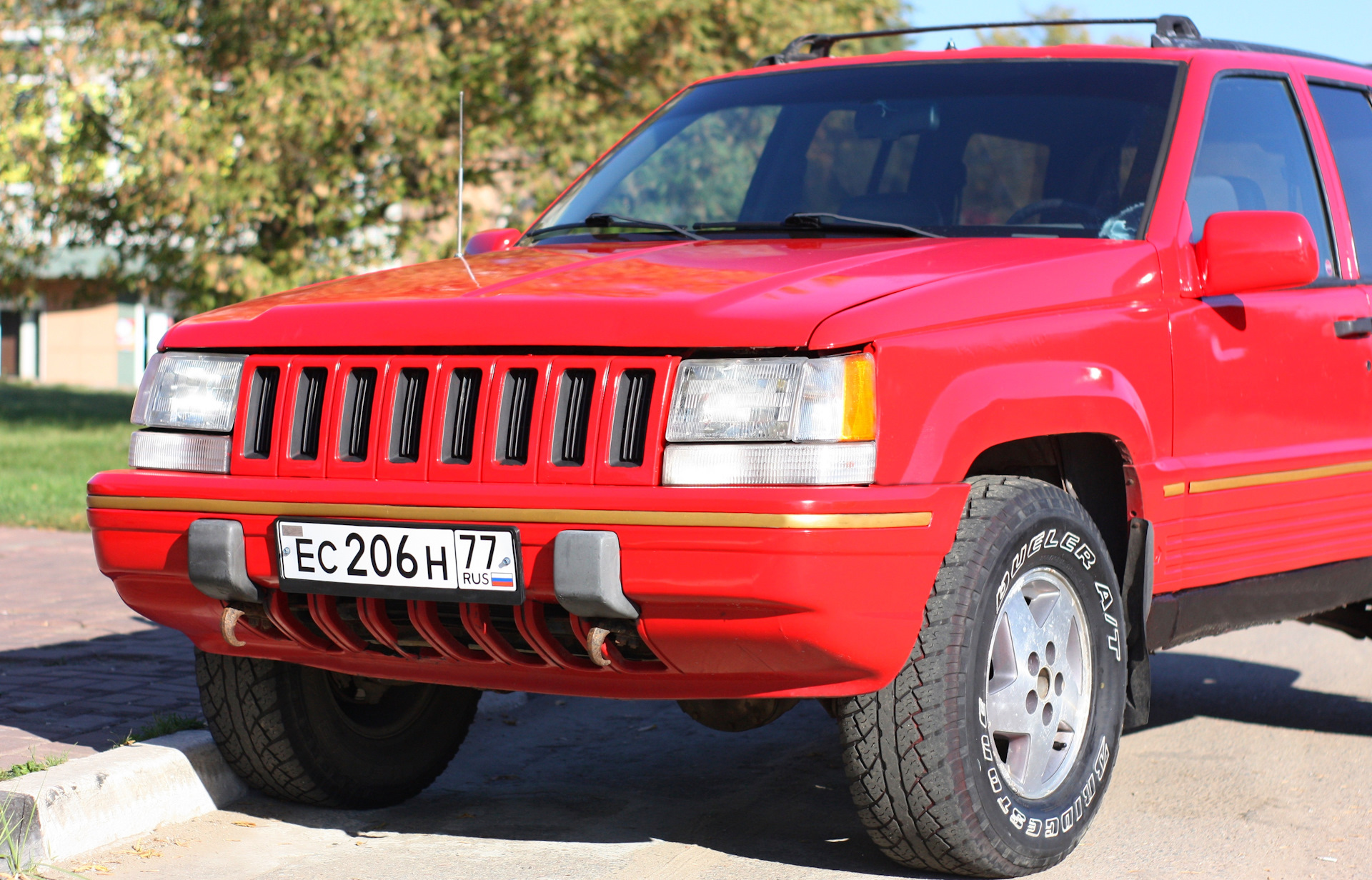 Jeep cherokee москва. Jeep Grand Cherokee 3 Door. Джип Гранд Чероки 5.2. Grand Cherokee 1995. Джип Гранд Чероки розовый.