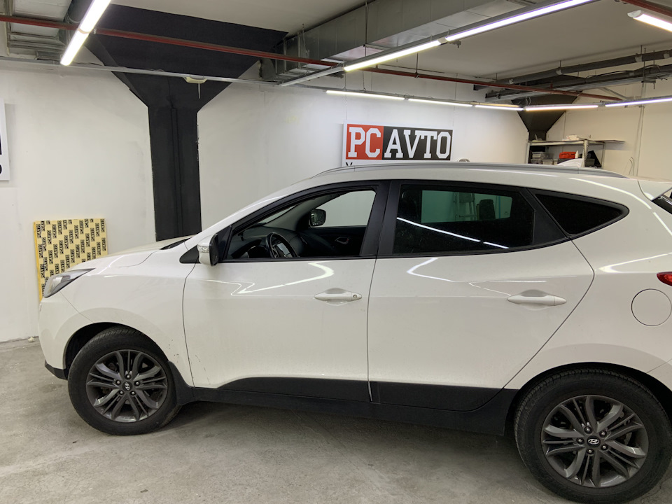 Замена камеры заднего вида — Hyundai ix35, 2 л, 2014 года | электроника ...