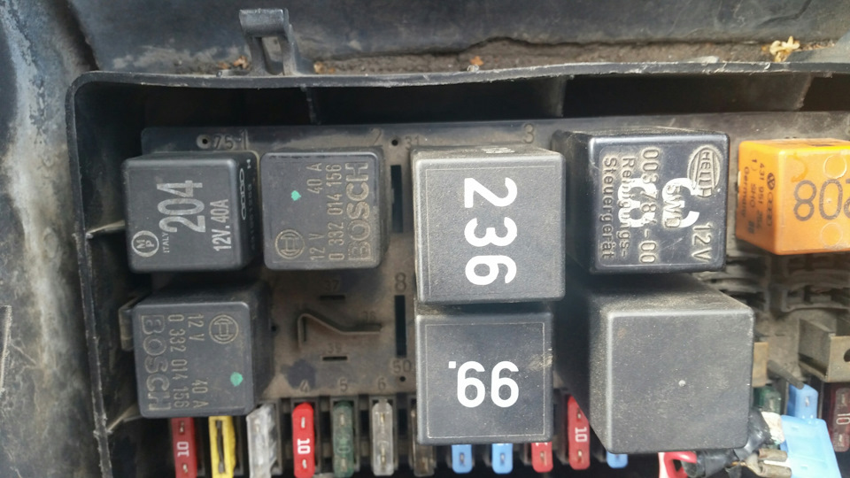 Монтажный блок. - Audi 100 (C3), 2,3 л, 1989 года электроника DRIVE2