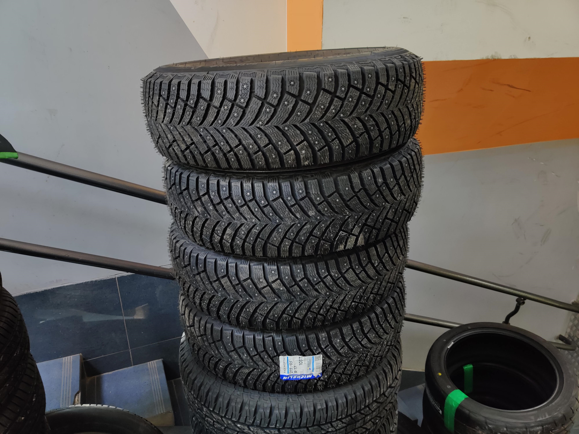 Зимняя резина 285 65 r17. 215/65/17 Michelin x-Ice Snow 99t. 04.10.2022 931218 89790516861 Michelin 215/65/17 t 99 x- Ice Snow. X-Ice North 4 215/65 r17 103t. Michelin x-Ice 215/65 r17 99t.