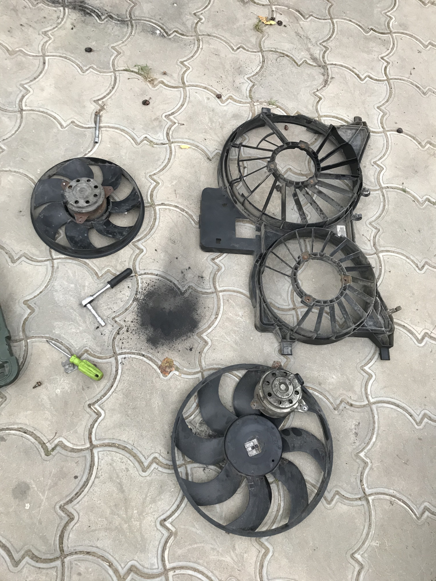 Ремонт вентиляторов охлаждения двигателя — Renault Espace IV, 2 л, 2008 ...